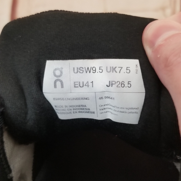 On Clouds Black Lavender And White - Picture 5 of 7